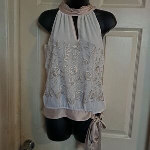 White house black market Beautiful embroidered tank top size XXS